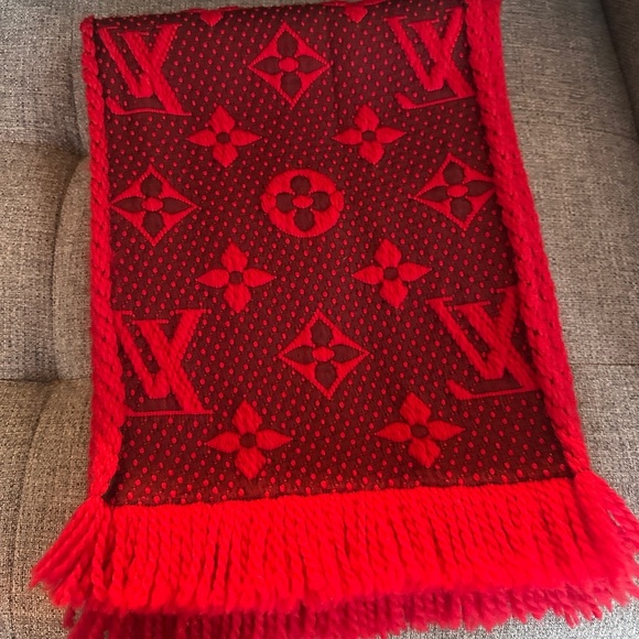 Authentic Louis Vuitton Red LOGOMANIA Scarf - Picture 6 of 13